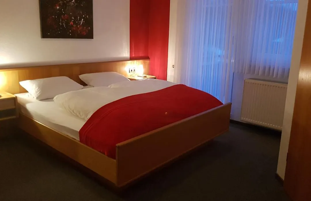 Gasthof-Pension Hunaustuben-1